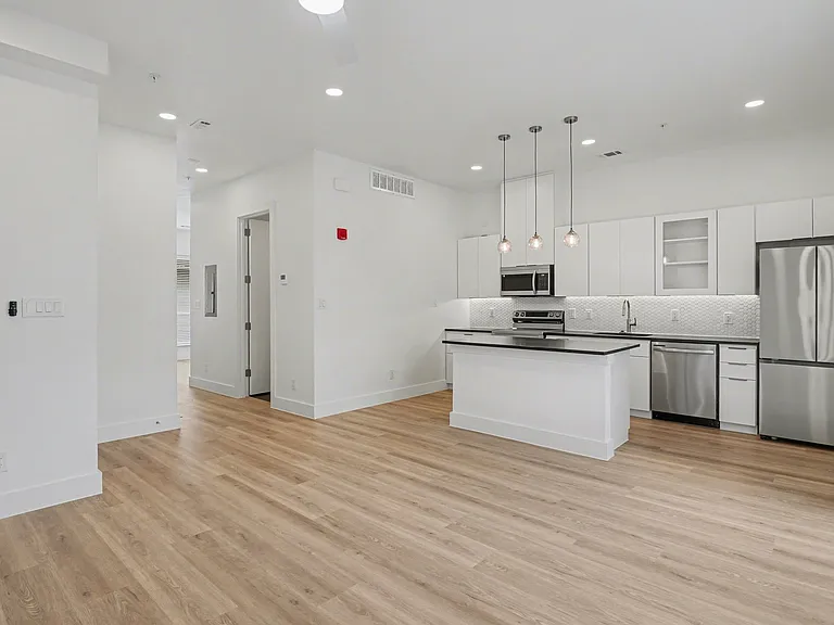 2217 N Fitzhugh Ave #202 — Photo 7