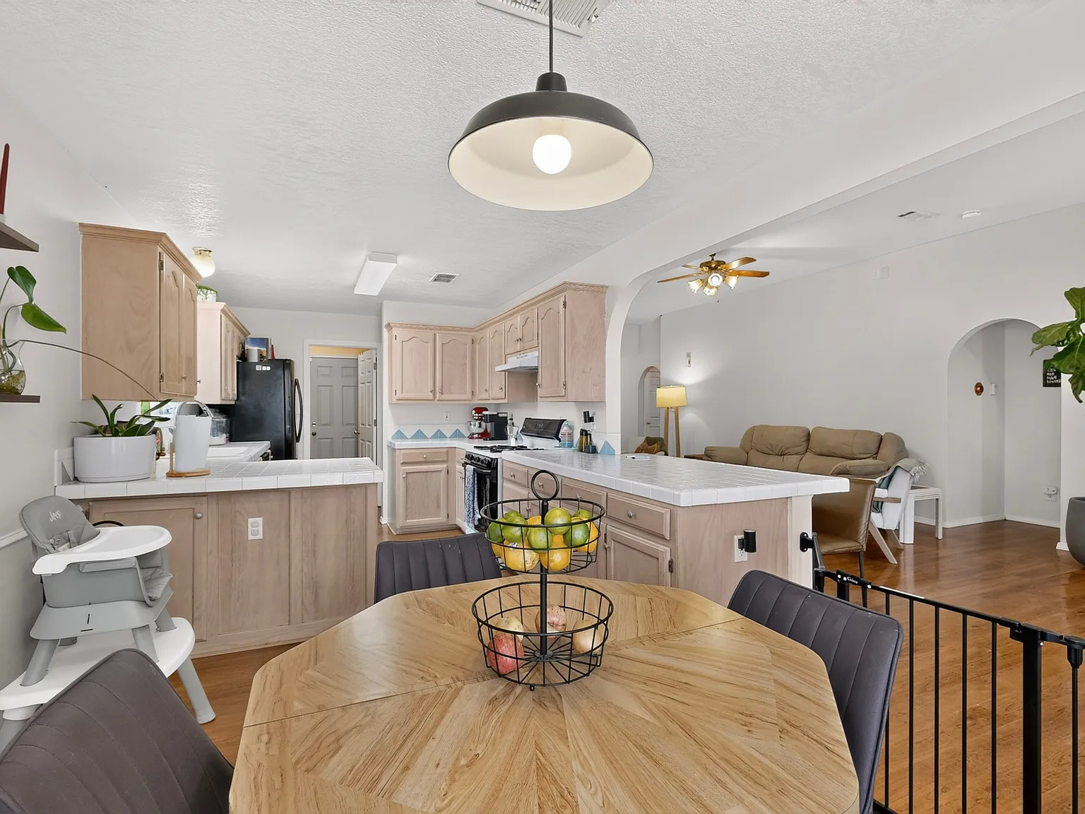 3 bed, 1574 sqft, $2,300 — Photo 4