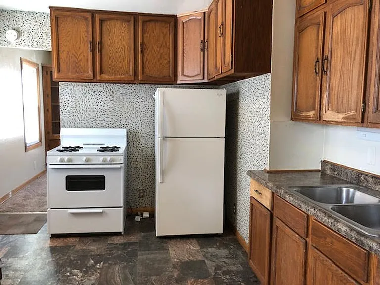 723 Hartman Ave — Photo 4