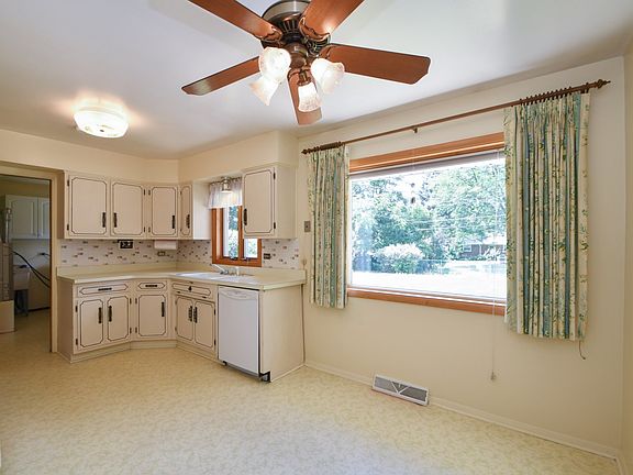 Kitchen / Breakfast Room