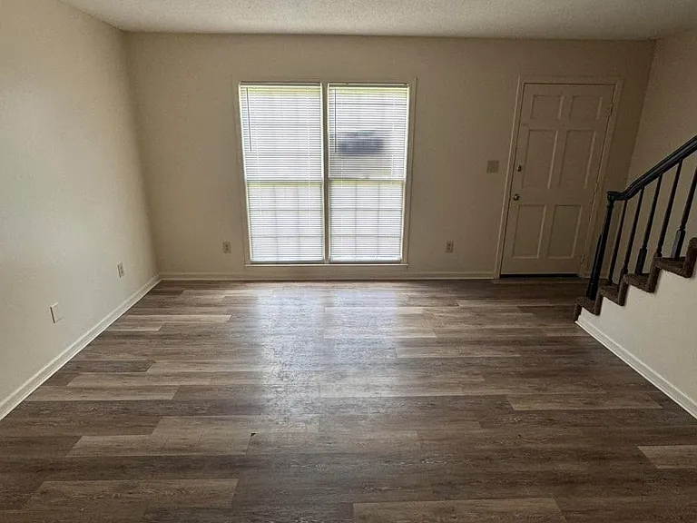 1301 Westwood Dr #B — Photo 2