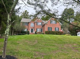 11 Hartley Ct, Milford, NJ 08848