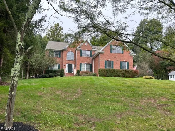 11 Hartley Ct, Alexandria Twp., NJ 08848