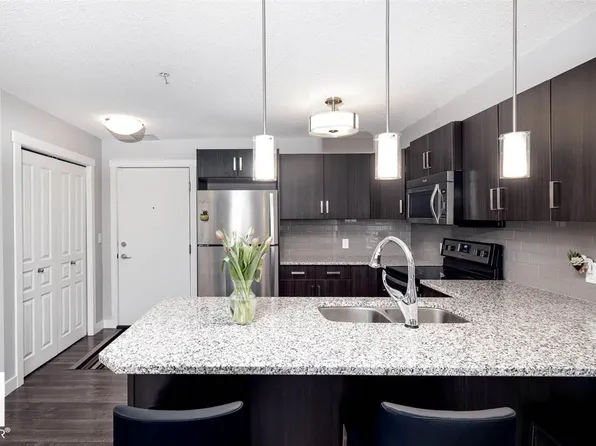 2229 44th Ave NW #111, Edmonton, AB T6T 0W6