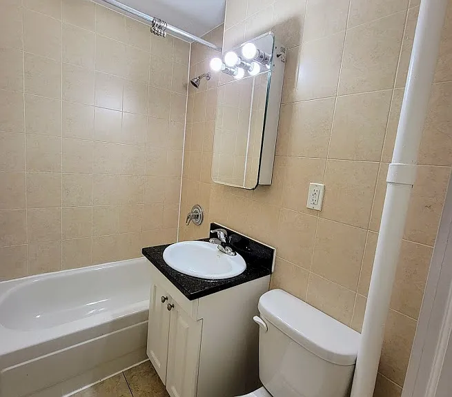 241 E 58th St #3Z — Photo 4
