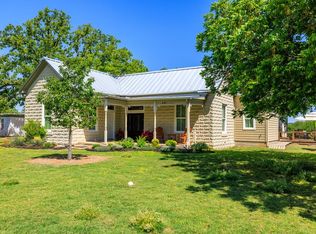 308 Oakhaven Ln, Fredericksburg, TX 78624