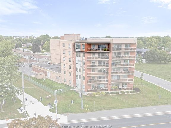 2nd image of 99 Robson Rd #601