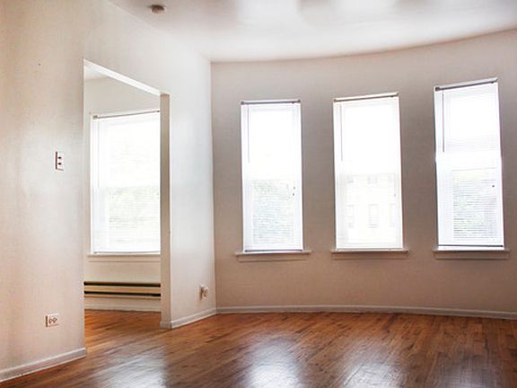 4th image of 4501-4515 N Malden St #4509-1B