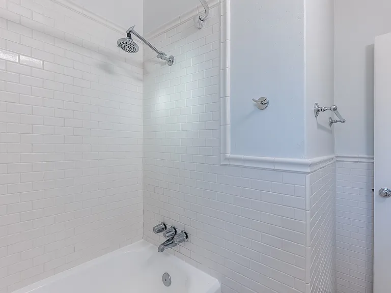 The Maxwell Apartments — Photo 44