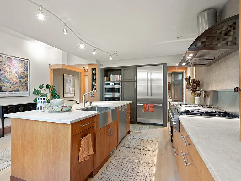 32 Hawthorn St #1 — Photo 23
