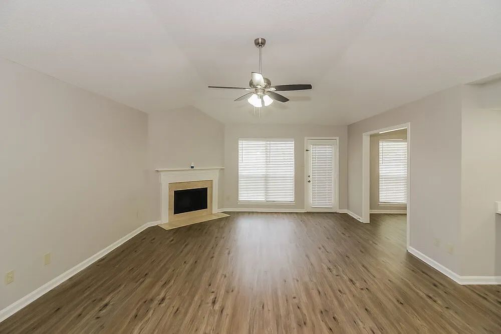3 bed, 2.0 bath, 1622 sqft, $1,660 — Photo 4