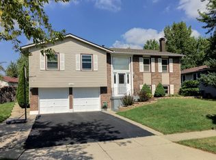 1682 Virginia Dr, Elk Grove Village, IL 60007