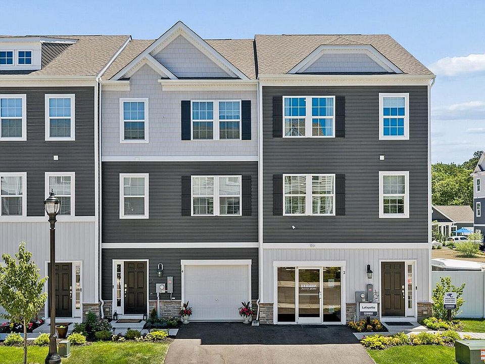1st image of 22 Forest Park Dr