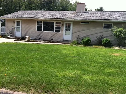 205 Berkley Dr photo 1