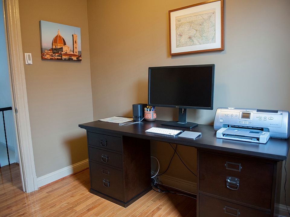 Upstairs Middle Bedroom