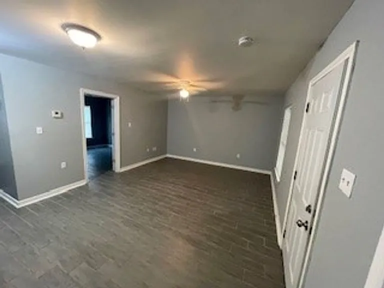 312 N Chestnut St — Photo 16