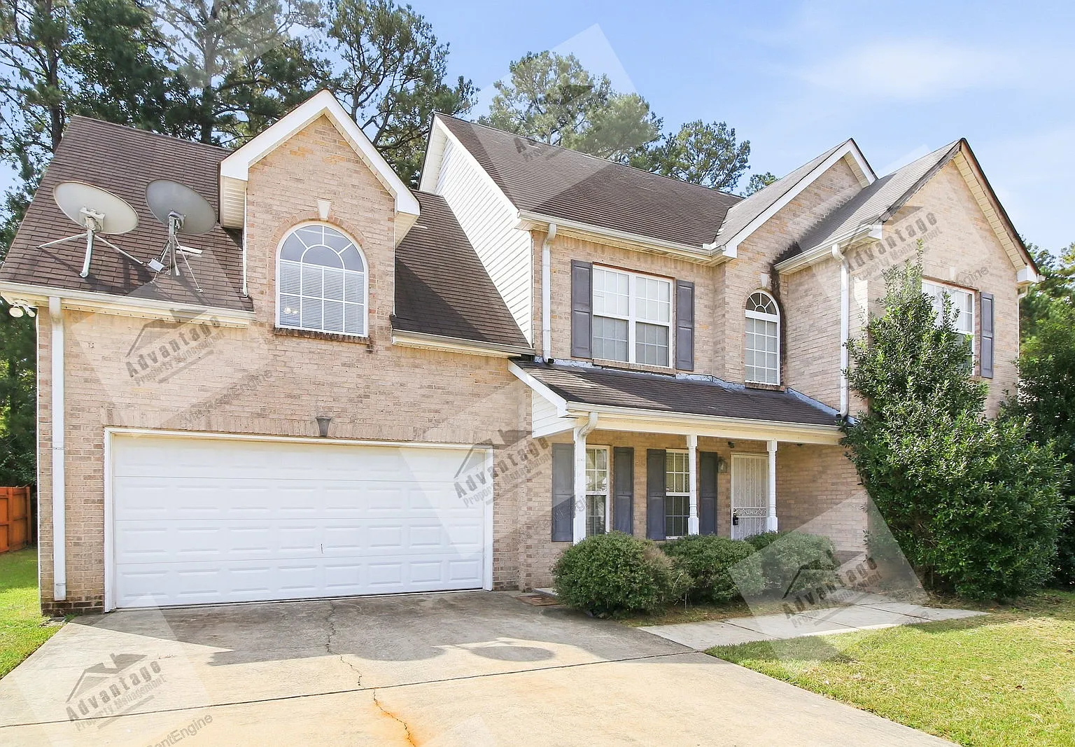4 bed, 2.5 bath, 2201 sqft, $2,240 — Photo 4