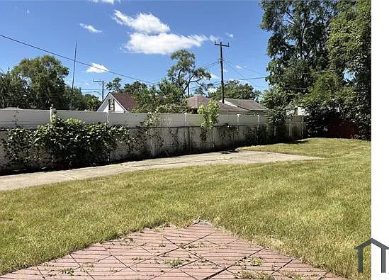 19321 Cliff St — Photo 9