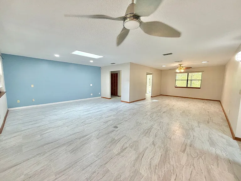 3990 Clearwater Ln — Photo 5
