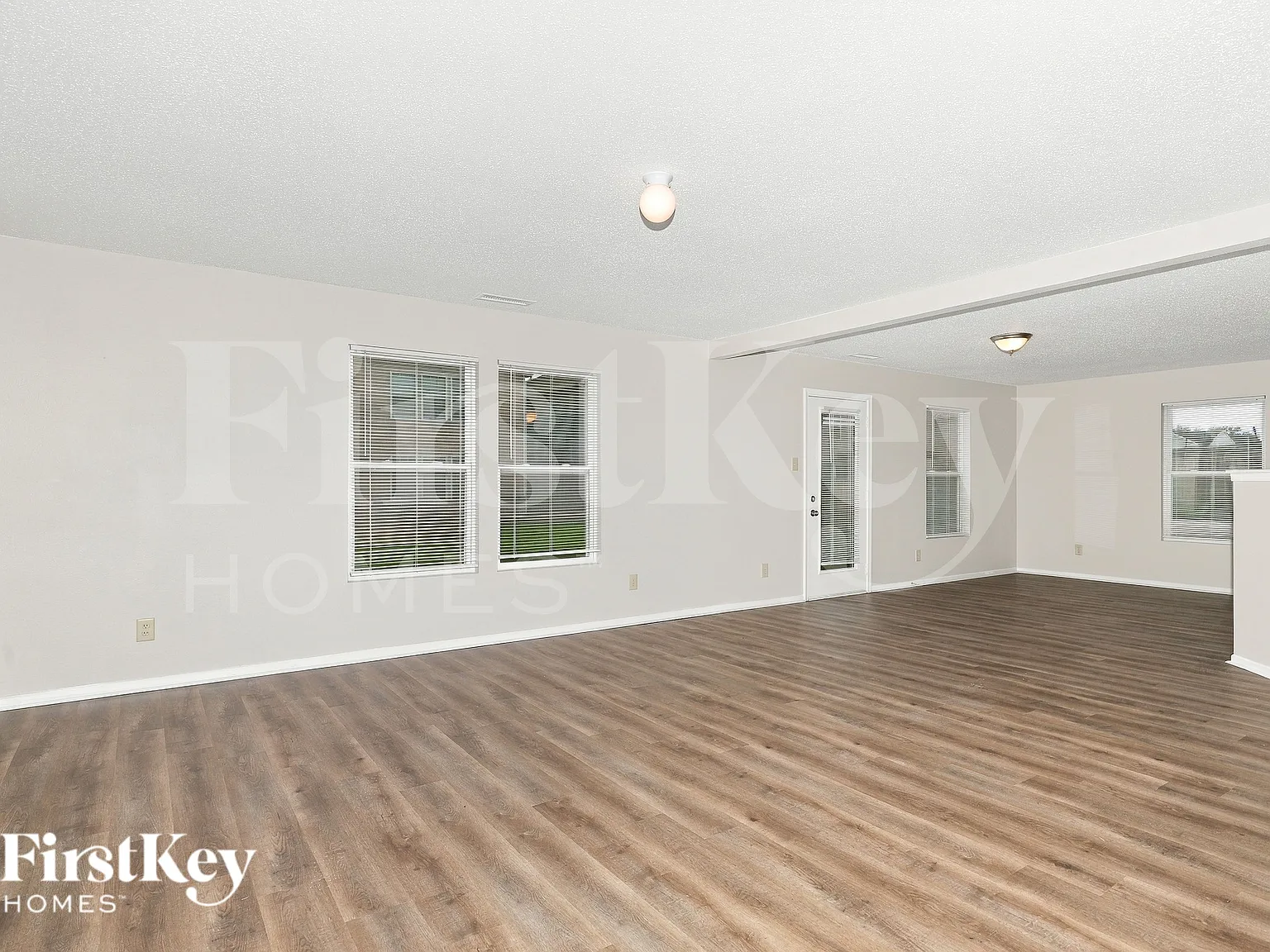 3 bed, 2.5 bath, 2328 sqft, $1,825 — Photo 3