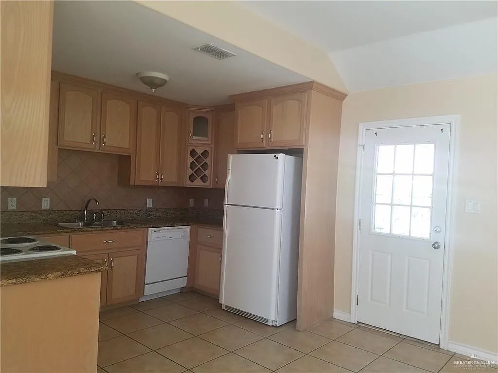2 bed, 2.0 bath, 1000 sqft, $950 — Photo 3