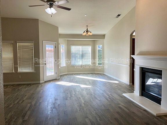 3rd image of 546 Everglade Ave