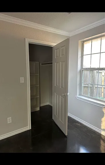 725 E Locust St — Photo 14