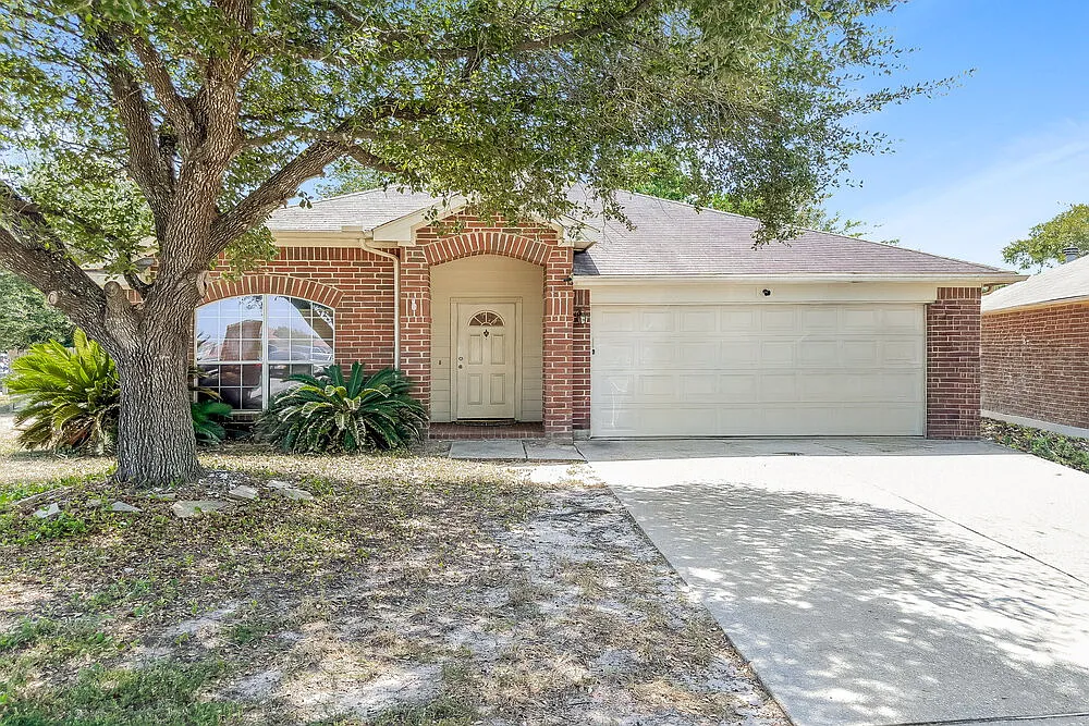 3 bed, 2.0 bath, 1994 sqft, $2,040 — Photo 1