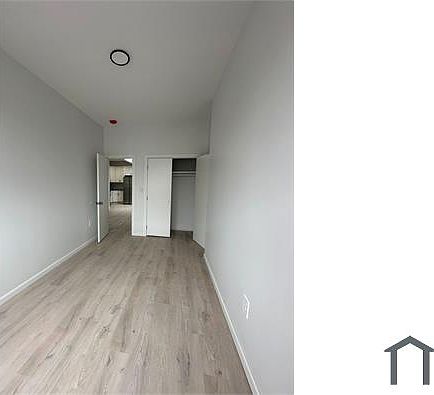 5th image of 172 South Ave