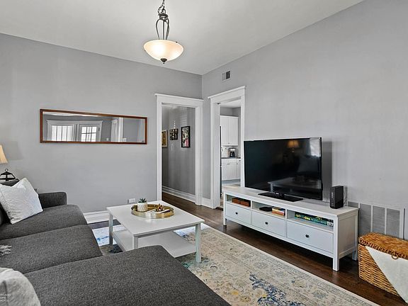 4th image of 3510 N Lakewood Ave #1N