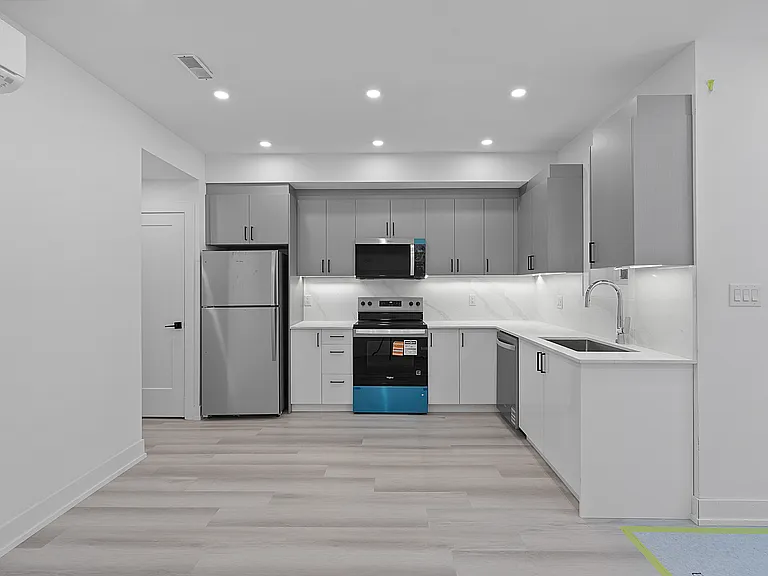 587 Oakwood Ave — Photo 12