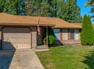 2147 SW Canyon Dr, Redmond, OR 97756