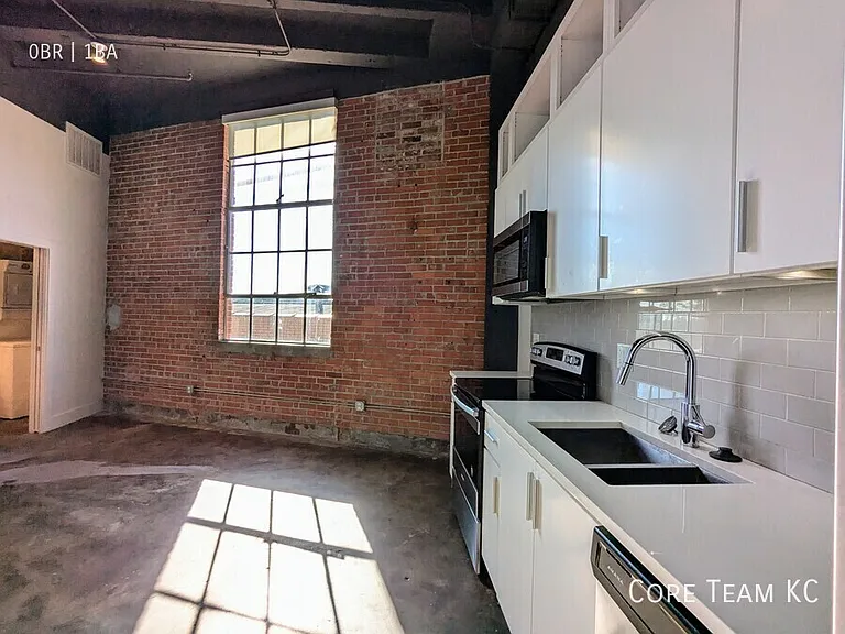 3200 Gillham Rd #212 — Photo 10
