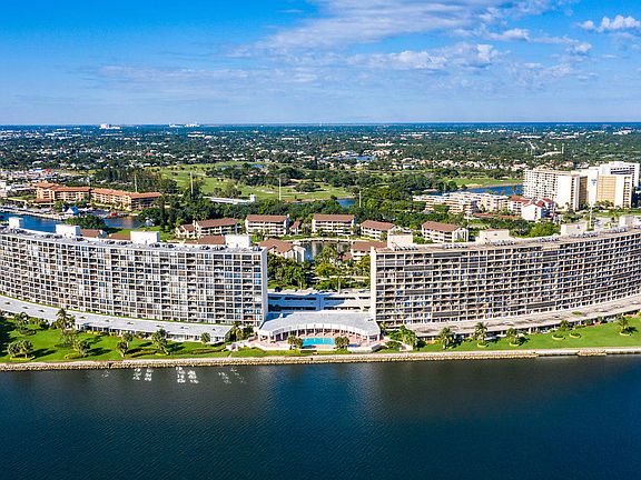 3rd image of 134 Lakeshore Dr APT 214
