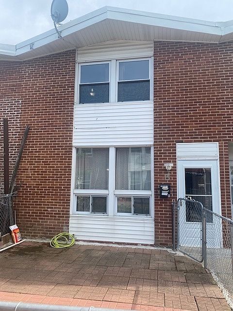 1st image of 2041 Pine St APT B