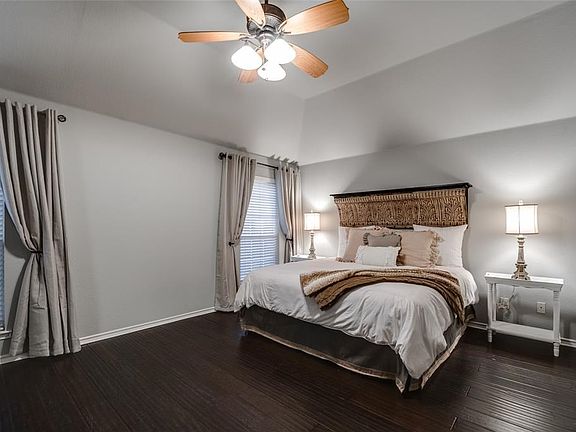 3rd image of 4812 Desert Falls Dr