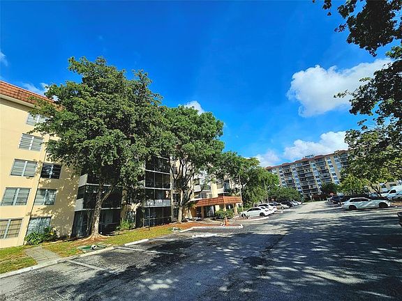 2nd image of 4172 INVERRARY Drive #410