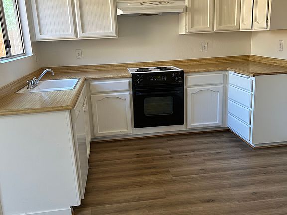 5th image of 2038 E Harold Ave