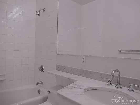 Rented by City Connections Realty | media 5