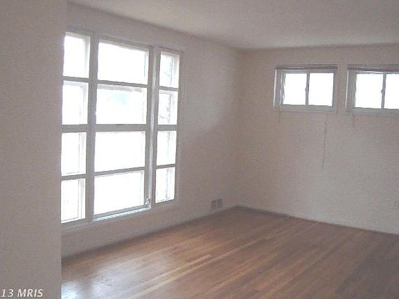 2nd image of 2225 Sweetbriar Dr