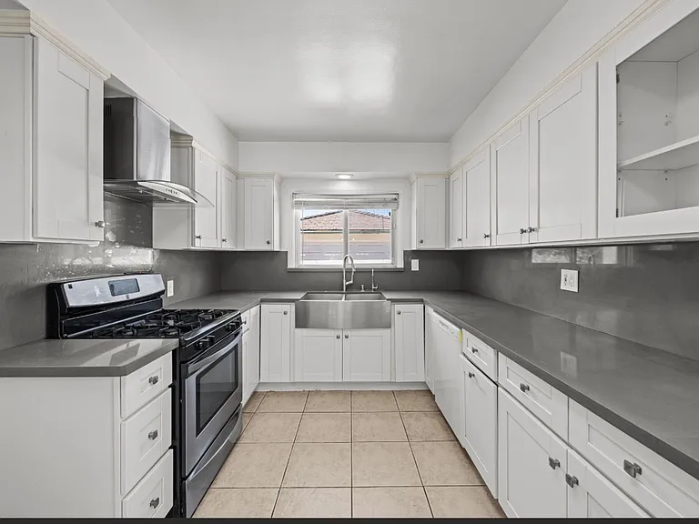 223 S Altura Rd — Photo 12