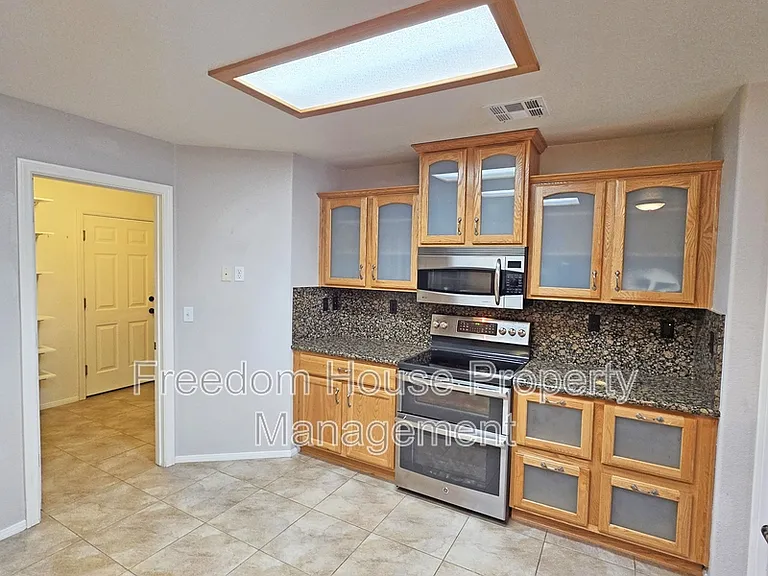 111 Mondale Ct — Photo 20