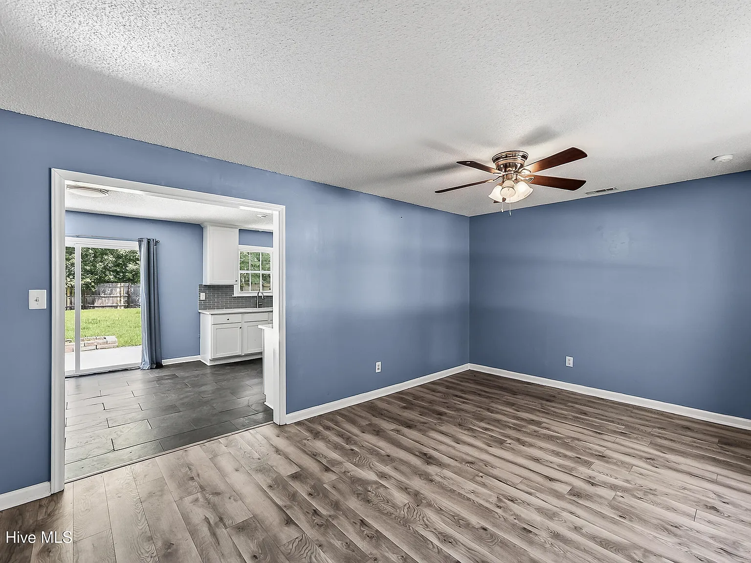 3 bed, 1.0 bath, $1,500 — Photo 3