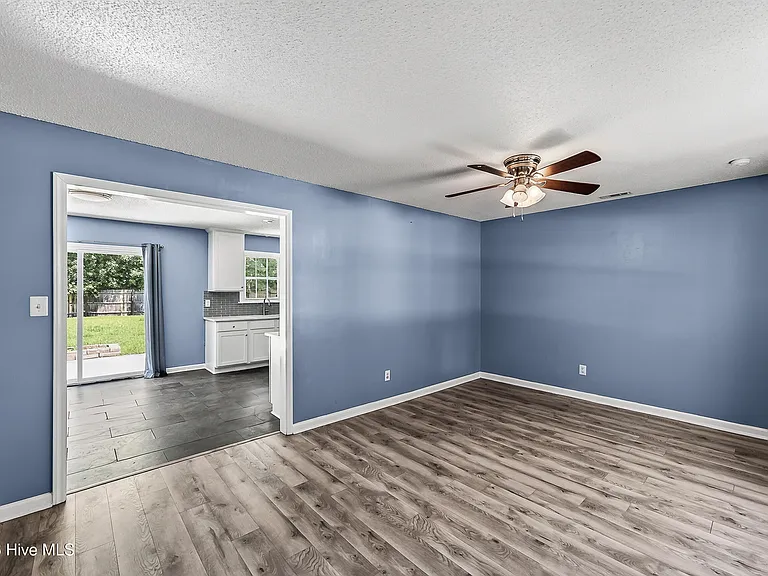 509 Redwood Pl — Photo 3