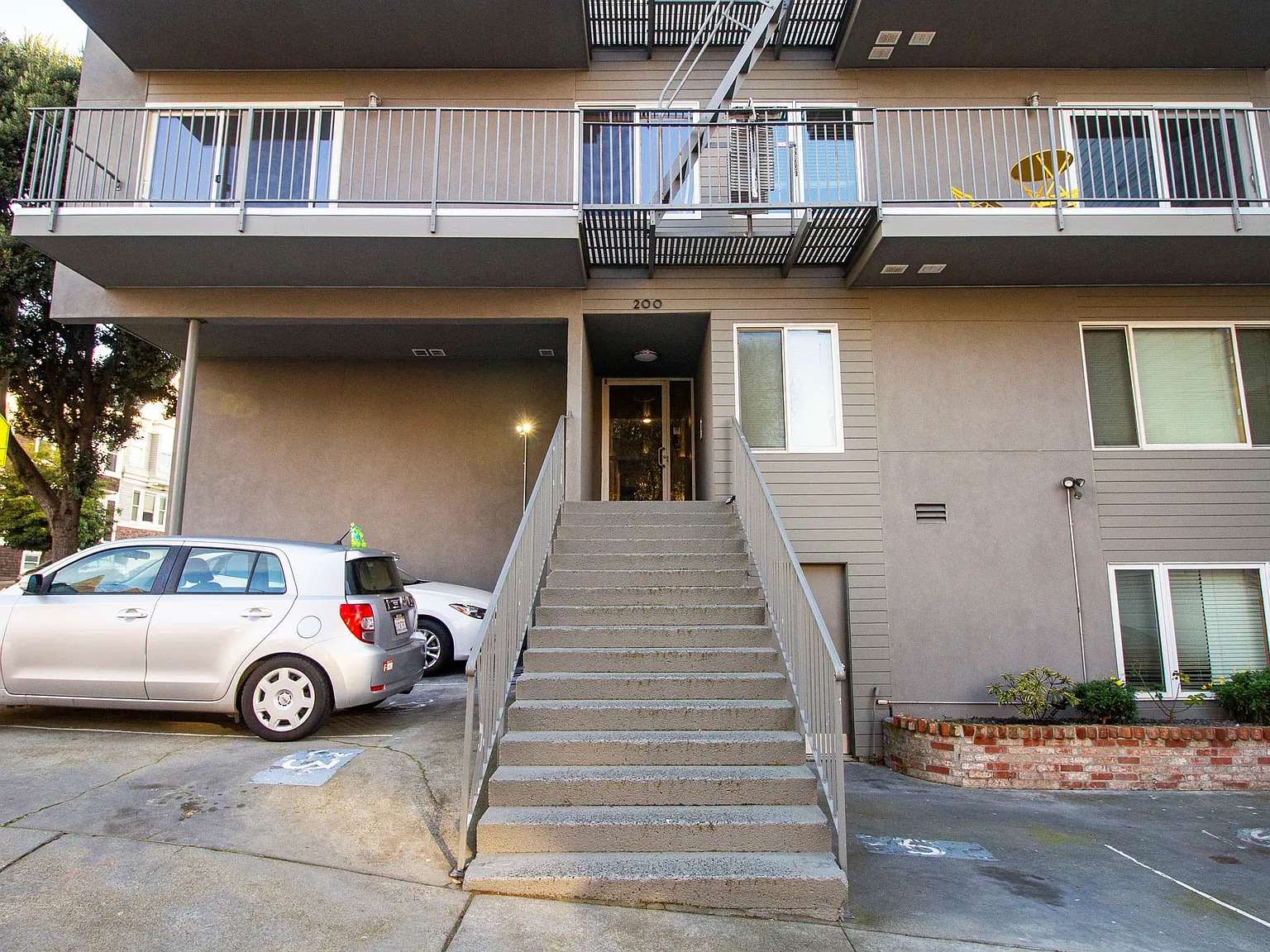 200 Arguello — Photo 2