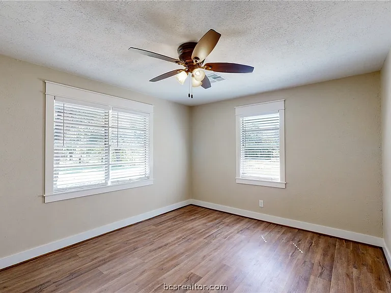 22299 FM 39 — Photo 18