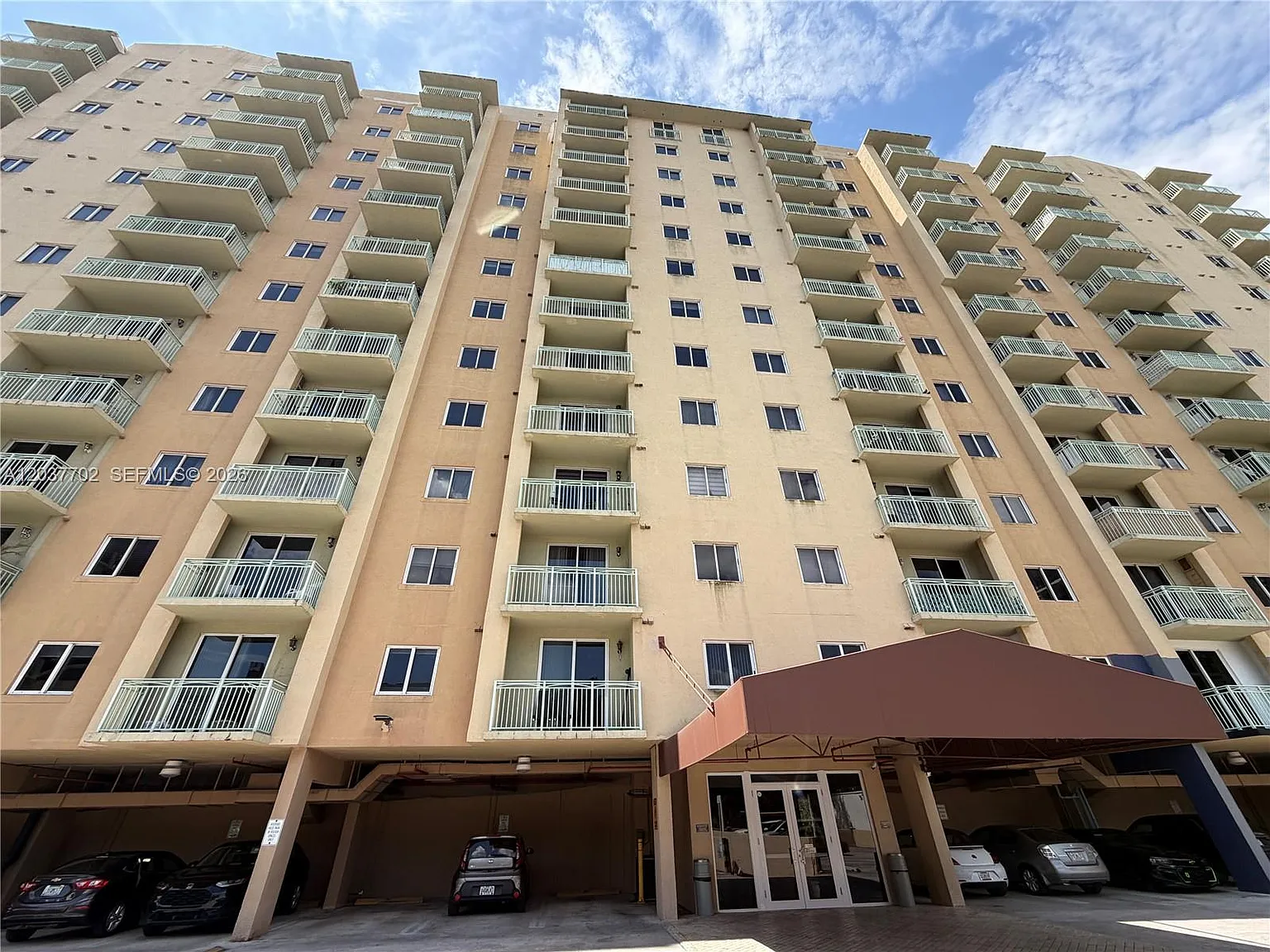 Coral Plaza Of Miami Cond — Photo 1