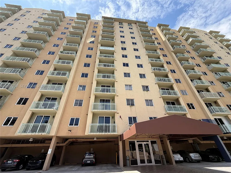 3500 Coral Way #907