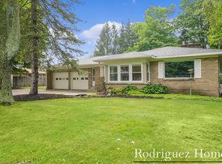 2360 Bauer Rd, Jenison, MI 49428