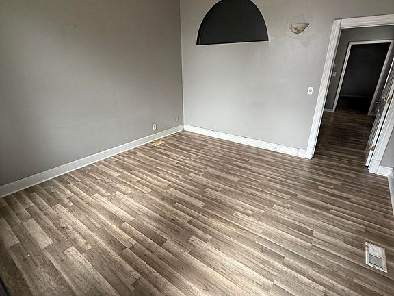 3rd image of 701 W Evelyn Ave